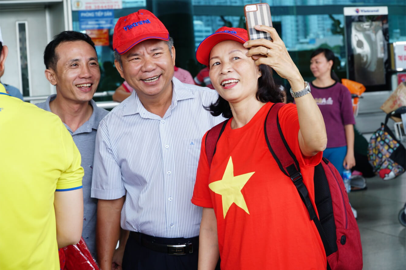 Người hâm mộ lên đường 'tiếp lửa' tuyển Olympic Việt Nam