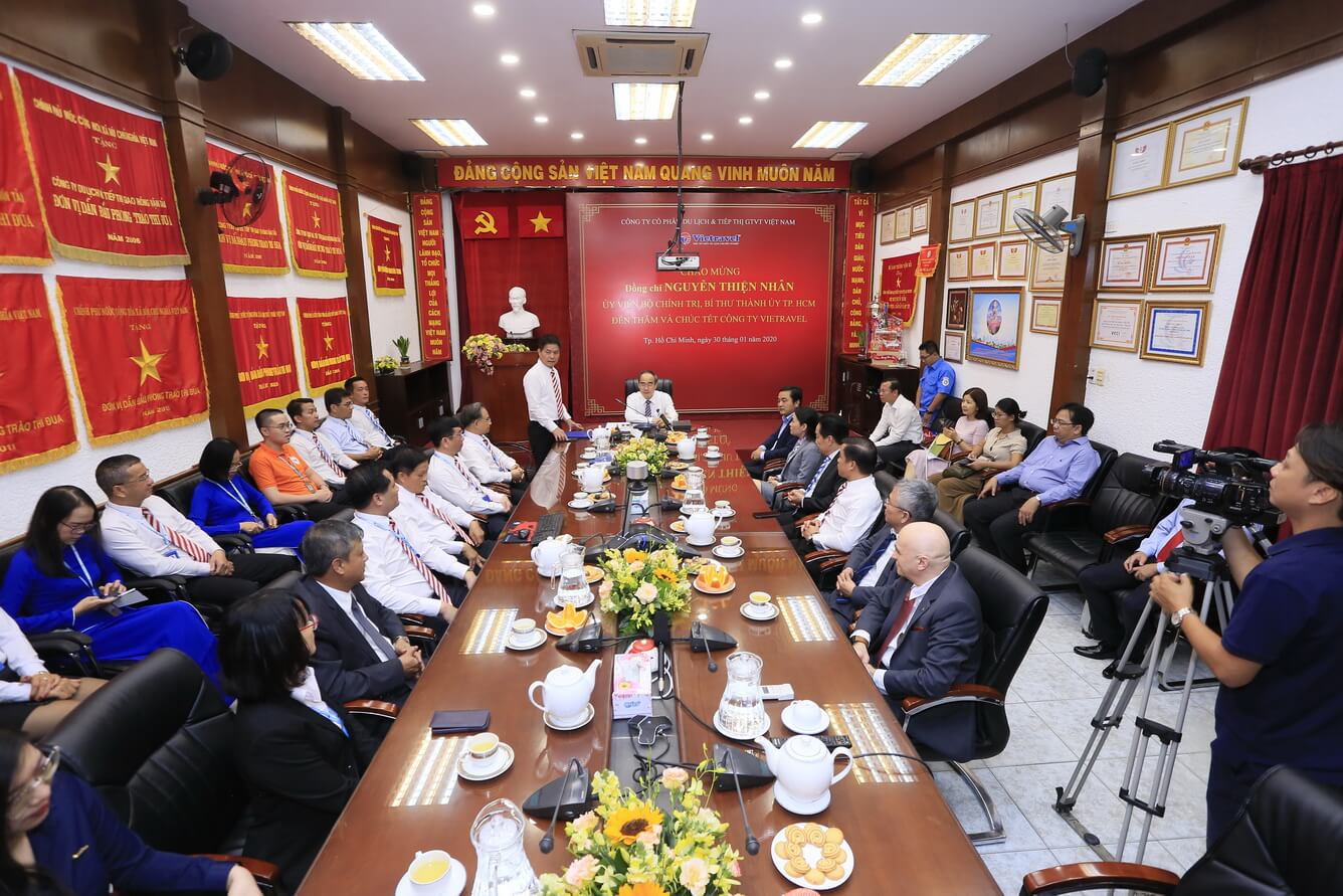 Đồng chí Nguyễn Thiện Nhân - Ủy viên Bộ Chính trị, Bí thư Thành ủy TP.HCM thăm và chúc Tết Công ty Du lịch Vietravel