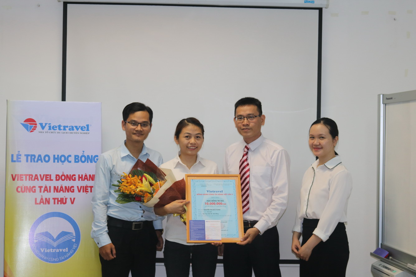 Lễ trao học bổng “Vietravel đồng hành cùng tài năng Việt” lần V - 2017 tại tp. Đà Nẵng
