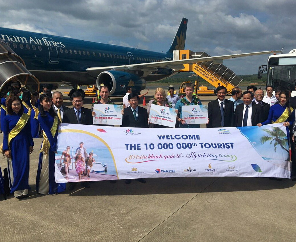 Vietravel đồng hành cùng Tổng Cục Du lịch đón vị khách Quốc tế thứ 10 triệu đến Việt Nam