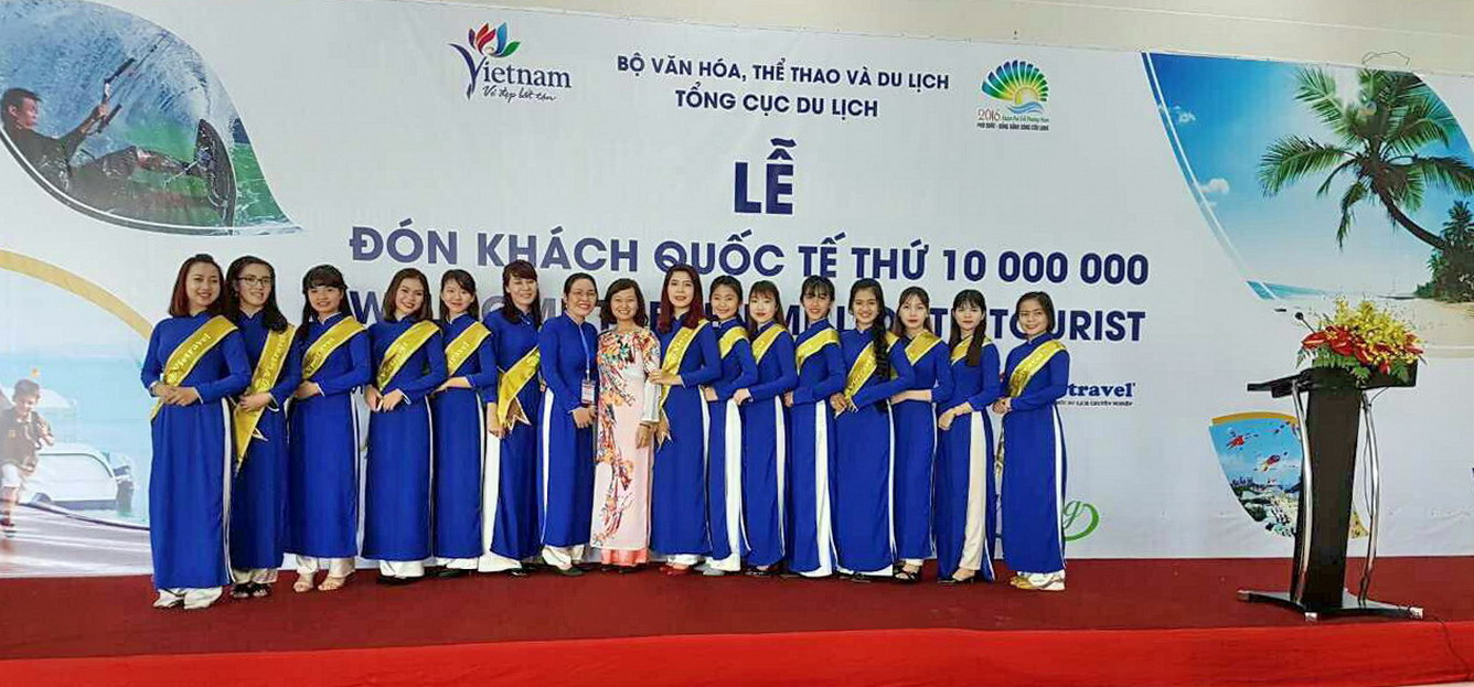 Vietravel đồng hành cùng Tổng Cục Du lịch đón vị khách Quốc tế thứ 10 triệu đến Việt Nam