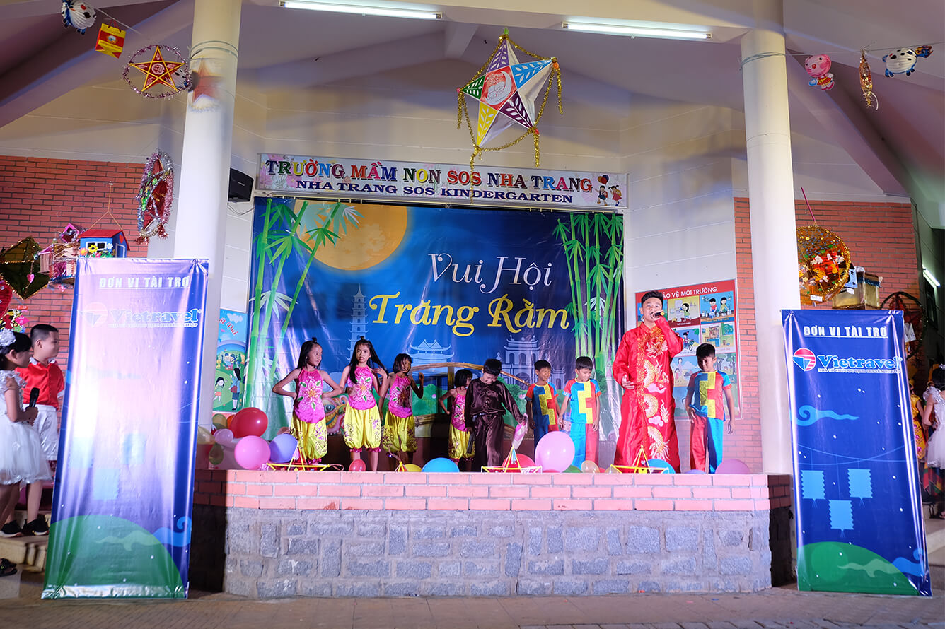 Vietravel tổ chức đêm 'Vui Hội Trăng Rằm' tại Làng trẻ em SOS Khánh Hòa