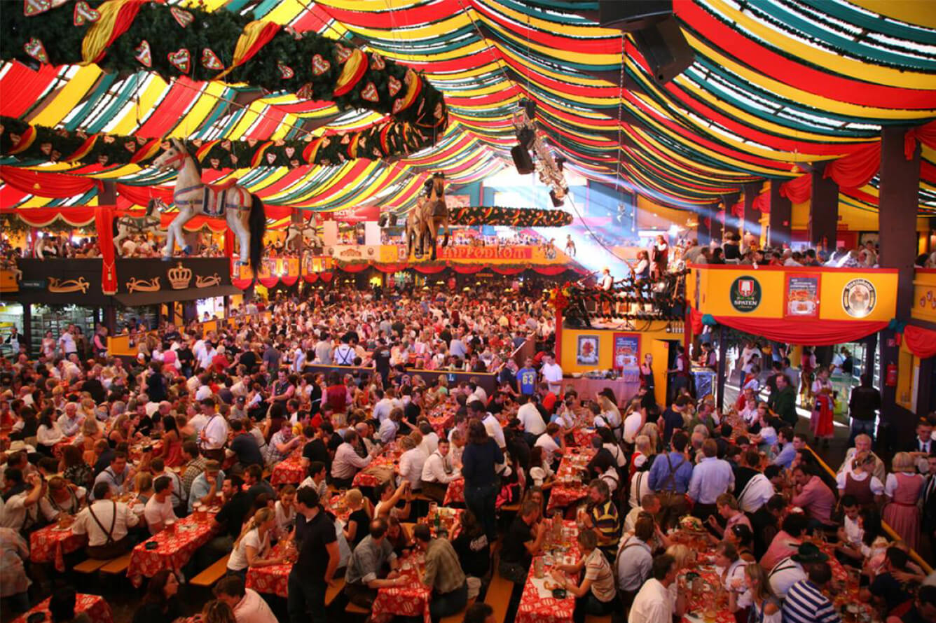 Tưng bừng lễ hội bia Oktoberfest hoành tráng