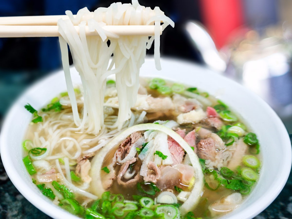 1. Phở (Beef Noodle Soup)