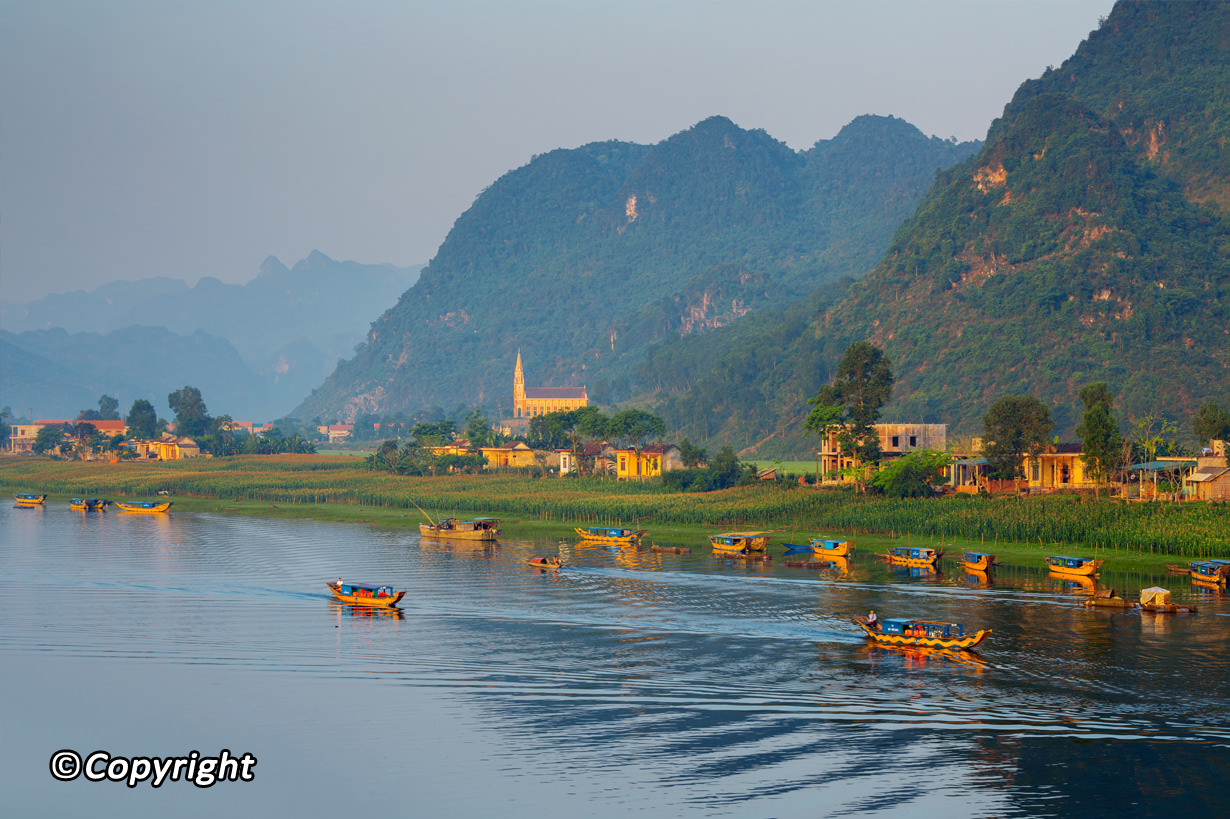 Tourist activities in Phong Nha-Ke Bang National Park are organized by local travel agencies and vary in form.