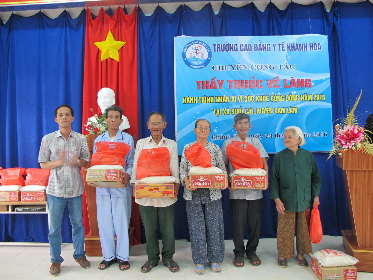 Vietravel Nha Trang đồng hành cùng chương trình "Thầy thuốc về làng - Hành trình nhân ái 2016"