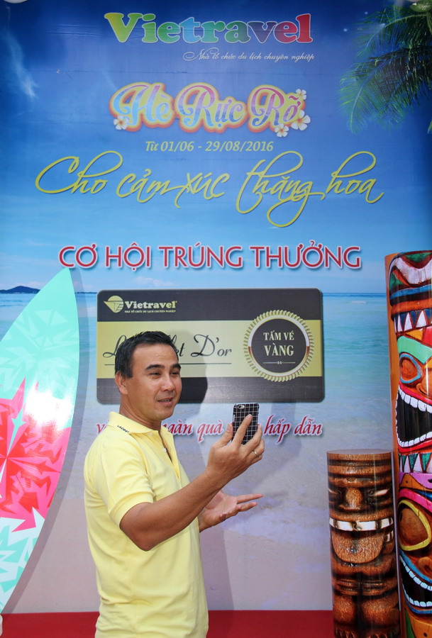 Một số hình ảnh buổi trao Tấm Vé Vàng tháng 6 trị giá 40 triệu đồng cho khách hàng Nguyễn Văn Lớn