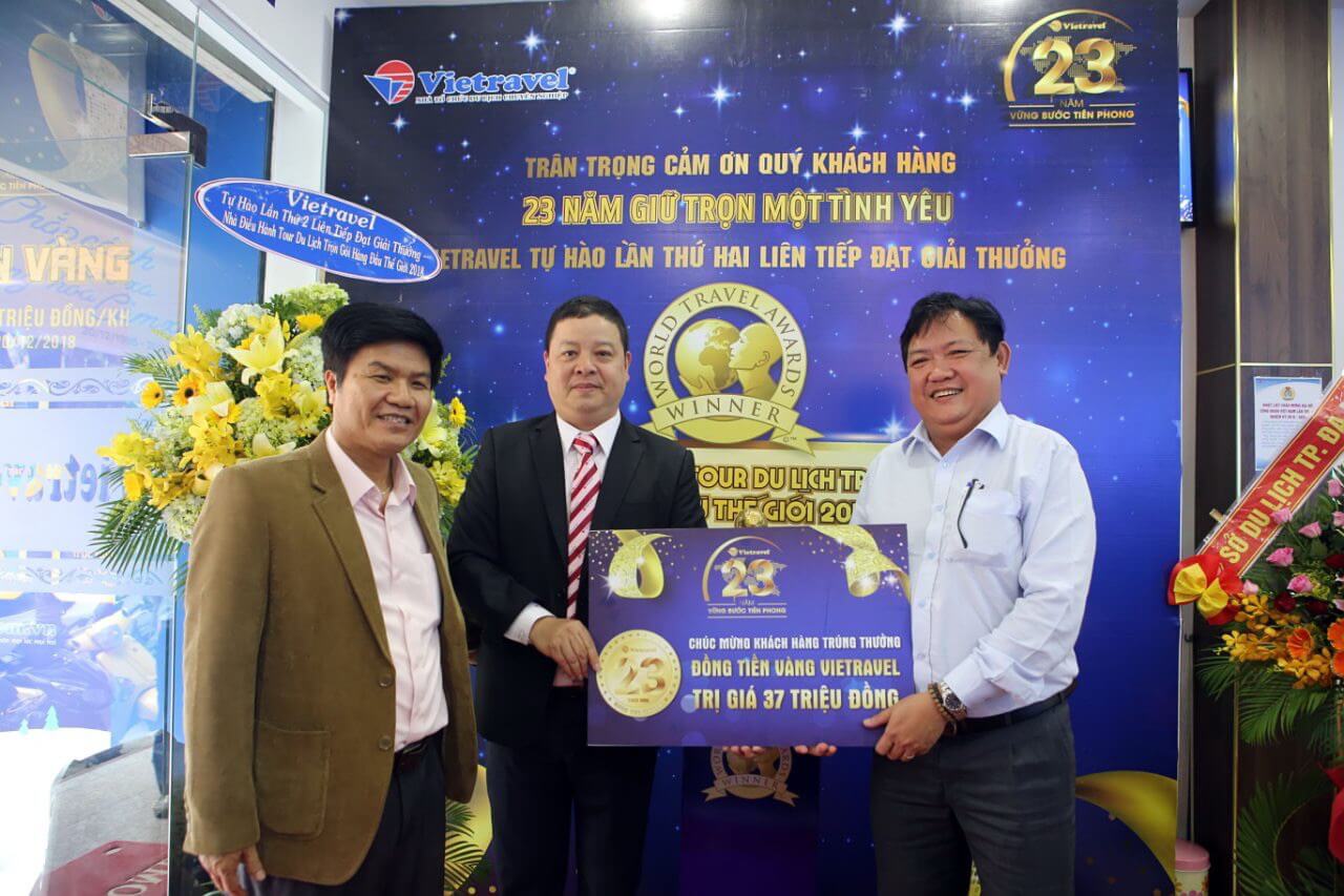 Hành trình xuyên Việt rước cúp 'World Travel Awards' lần II và trưng bày tại Vietravel Đà Nẵng