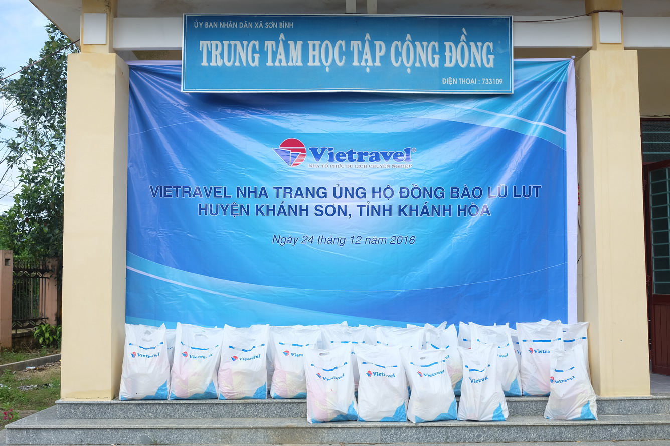 Vietravel Nha Trang hỗ trợ đồng bào lũ lụt huyện Khánh Sơn