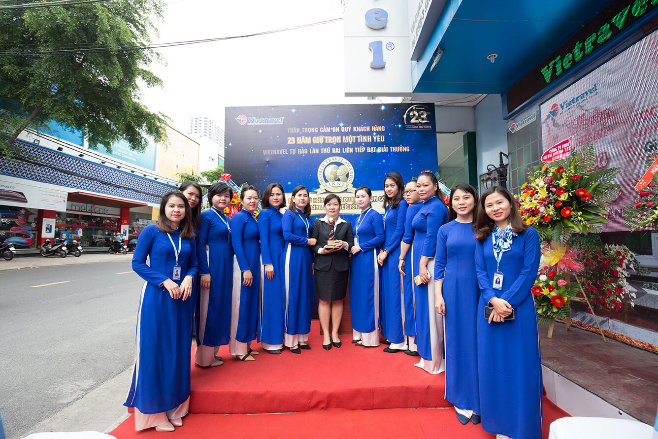 Hành trình xuyên Việt rước cúp 'World Travel Awards' lần II và trưng bày tại Vietravel Nha Trang