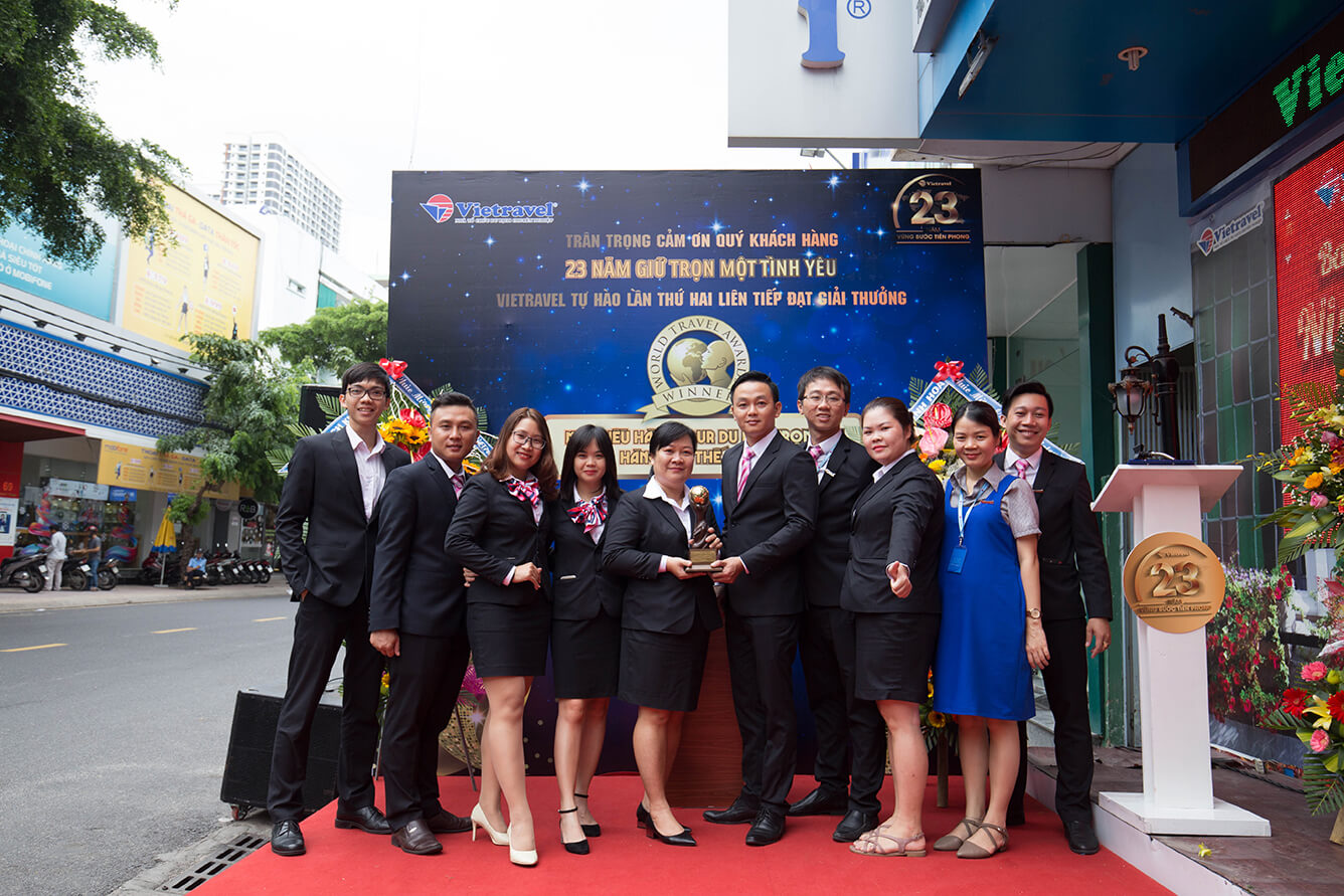Hành trình xuyên Việt rước cúp 'World Travel Awards' lần II và trưng bày tại Vietravel Nha Trang