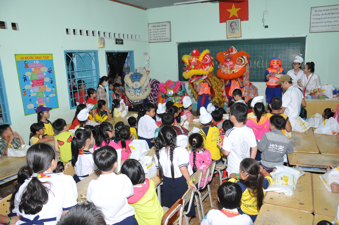 Vietravel đem Tết trung thu đến với học sinh huyện Cần Giờ