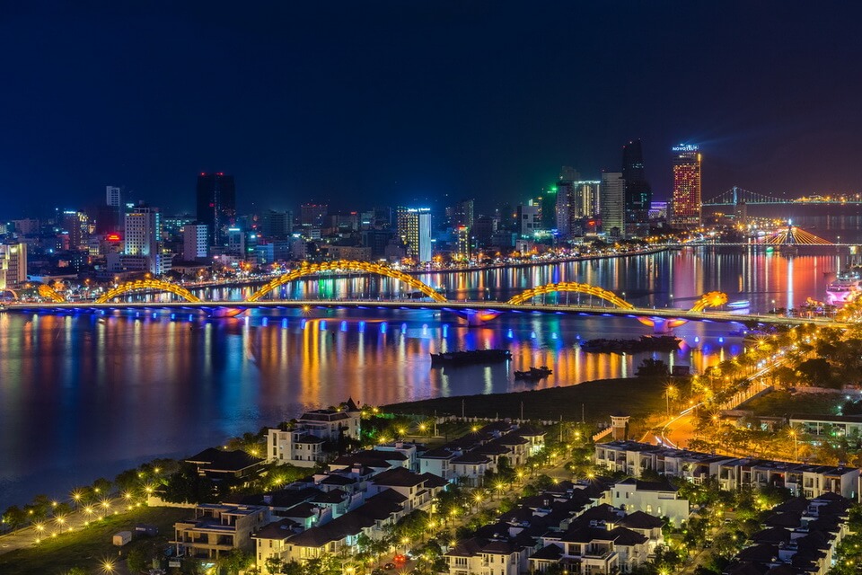 Da Nang - a "dating" place with famous bridges across the banks of the Han River