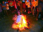 Người Pà Thẻn tổ chức lễ hội nhảy lửa ở Hà Nội