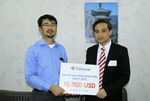 Ngày 17/5/2011: Vietravel trao quà ủng hộ nạn nhân sóng thần Nhật Bản