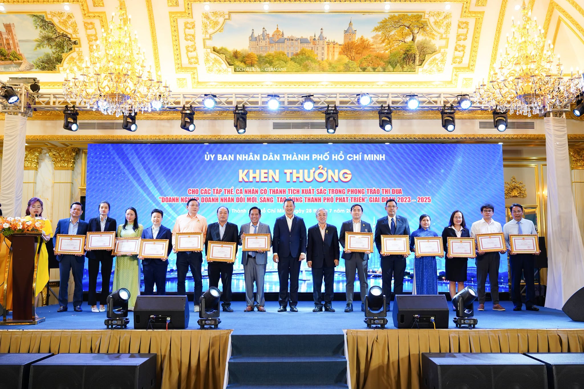 Vietravel vinh dự nhận bằng khen của Chủ tịch Ủy ban nhân dân Tp. Hồ Chí Minh