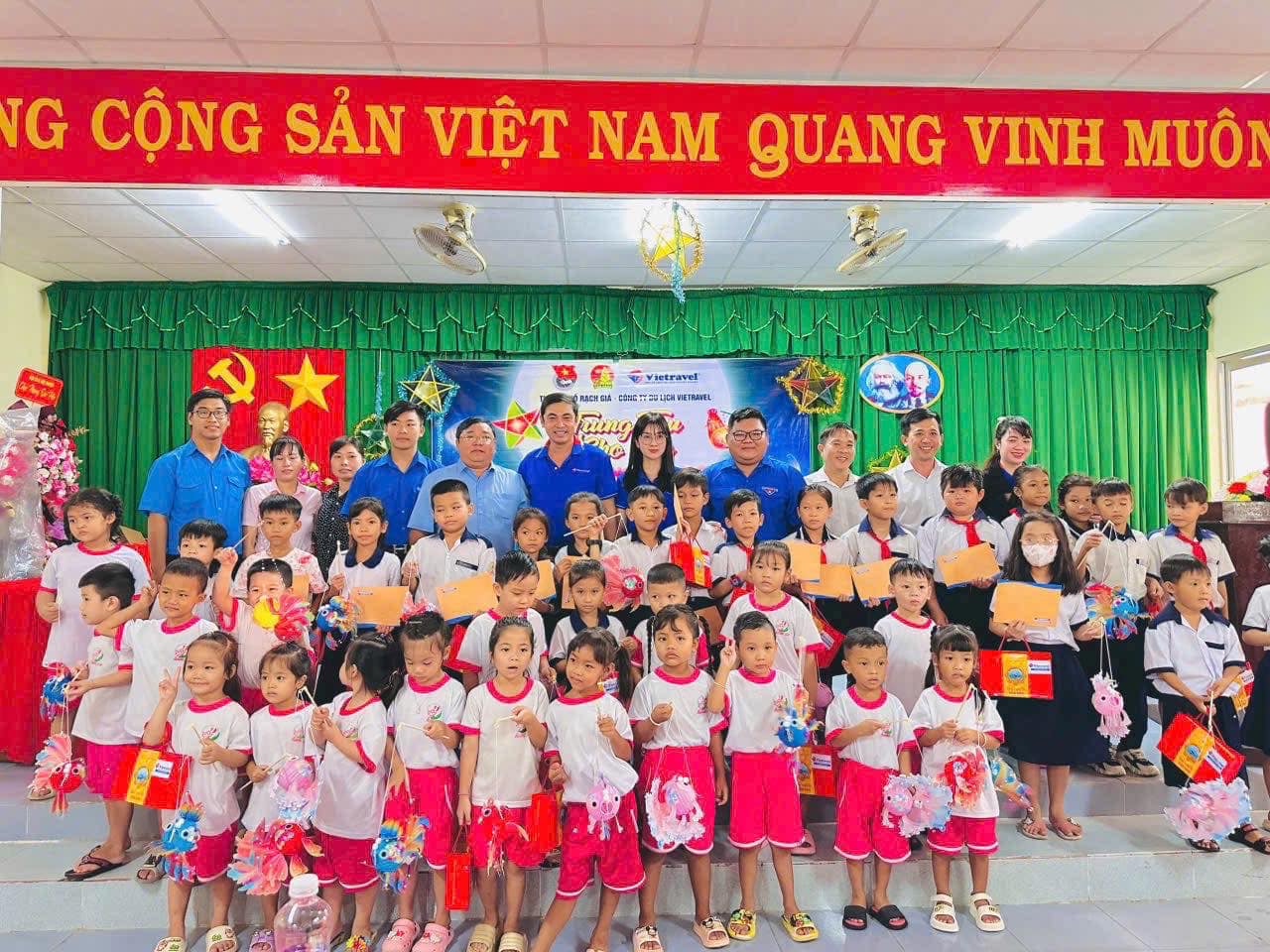 Vietravel Rạch Giá tổ chức chương trình Trung thu cho thiếu nhi trên địa bàn