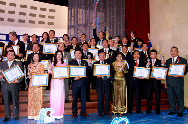 VIETRAVEL WINS HCMC OUTSTANDING ENTERPRISE AWARD 2013