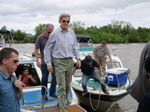 Vietravel tổ chức phương tiện vận chuyển cho đoàn Ngoại trưởng Mỹ John Kerry thăm chiến trường xưa tại Cà Mau