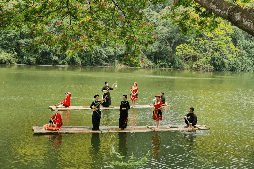 Đa sắc màu sắc văn hoá Tày mặt mũi hồ nước Na Hang