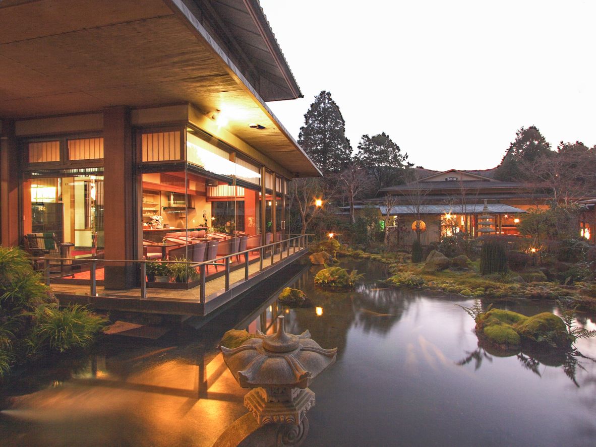 6 places to stay that have a private hot spring