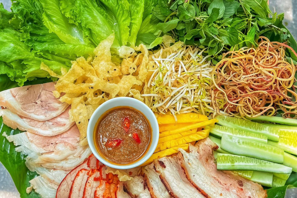 Top 5 món đặc sản Đà Nẵng nên thử trong mùa lễ hội Pháo hoa Quốc tế 2025