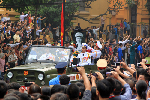 Đại tướng rời Hà Nội trong nỗi tiếc thương của người dân