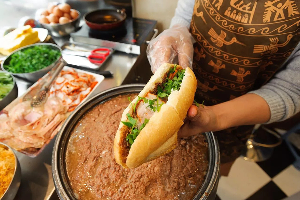 Vì sao bánh mì Việt Nam lại được cả thế giới mê mẩn? Vì sao bánh mì Việt Nam lại được cả thế giới mê mẩn?