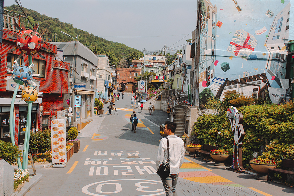 Trải nghiệm văn hóa nghệ thuật Hàn Quốc tại Bảo tàng ánh sáng Jeju và làng bích họa Gamcheon