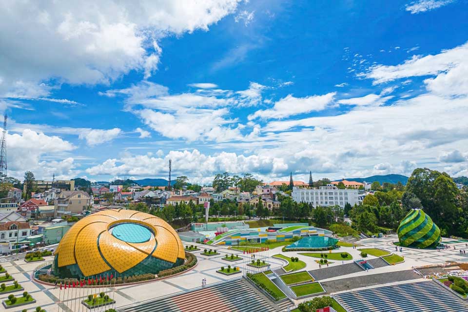 "Biển nắng Nha Trang - Sắc hoa Đà Lạt": Một hành trình hai trải nghiệm khó quên