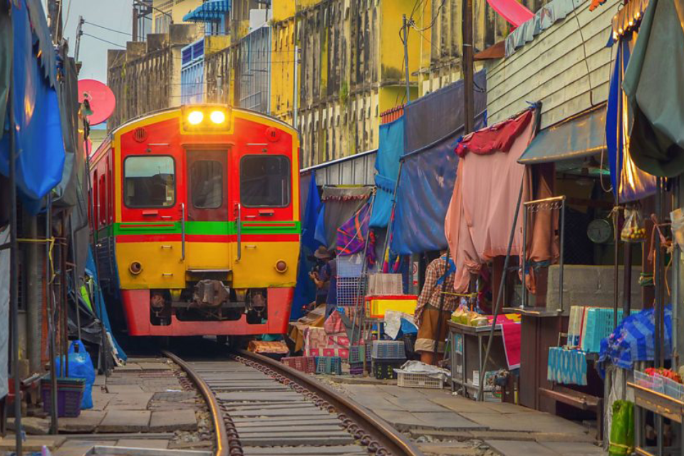 Top 3 khu chợ Bangkok, Thái Lan nổi tiếng và độc đáo nhất