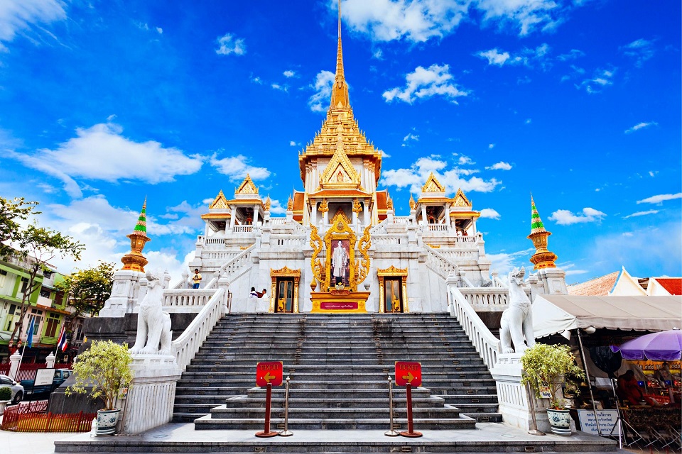 Tham quan chùa Phật Vàng Bangkok Thái Lan nổi tiếng linh thiêng