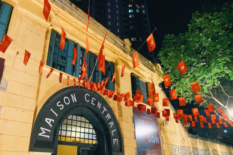 Tour "Đêm Thiêng liêng" Hỏa Lò: Hành trình trở về ký ức hào hùng của dân tộc
