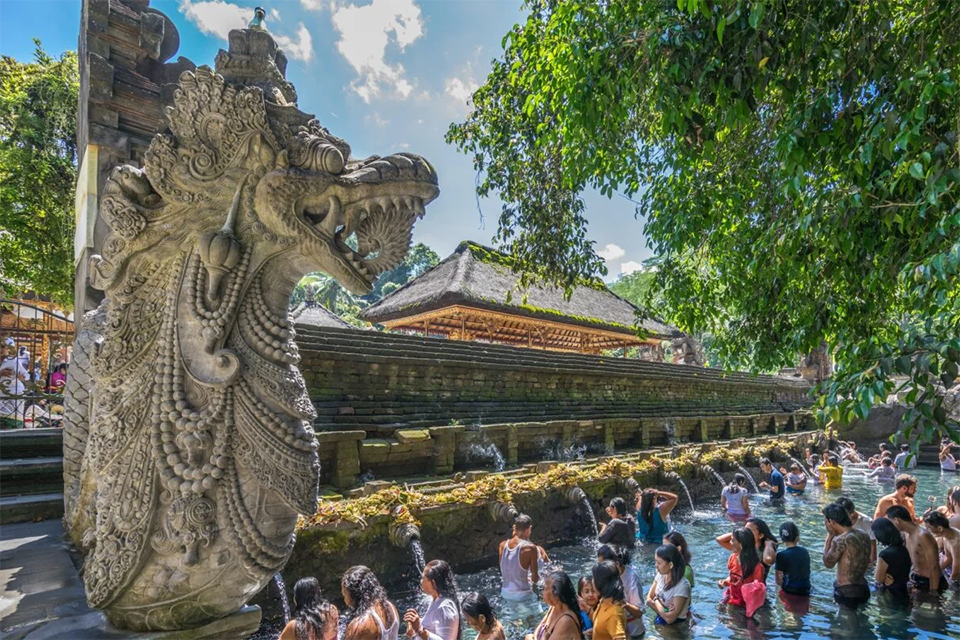 Khám phá Đền suối thiêng Tampak Siring và Thác nước Blangsinga – Hành trình du lịch Bali, Indonesia huyền diệu