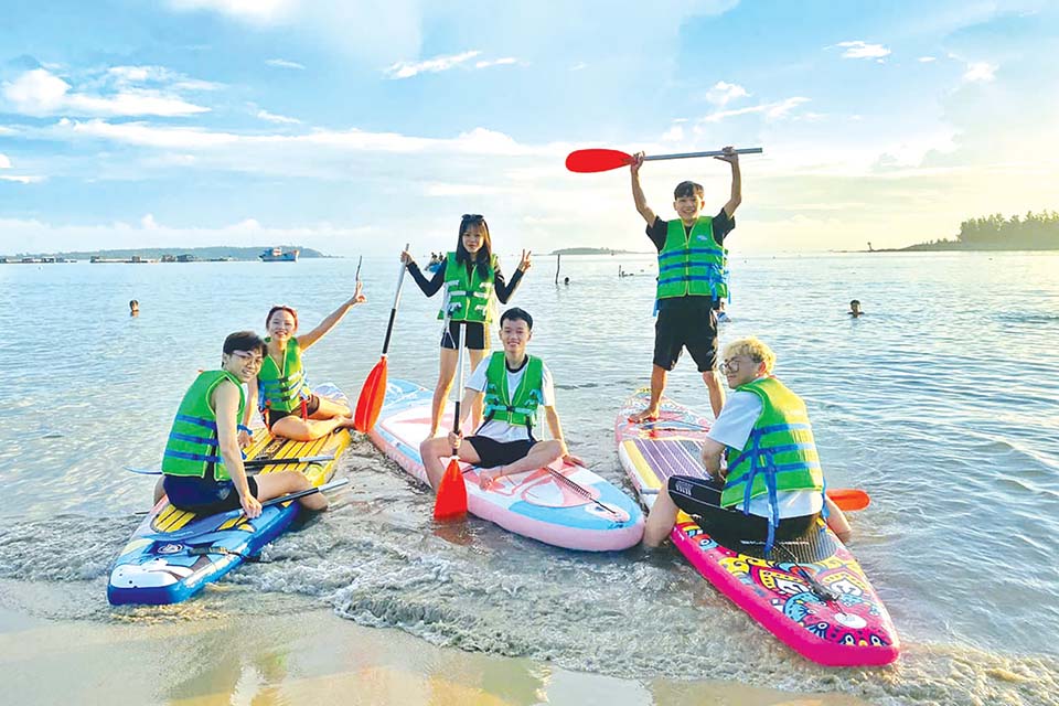 Chèo SUP Phú Quốc ở đâu đẹp? Kinh nghiệm & giá mới nhất 2026
