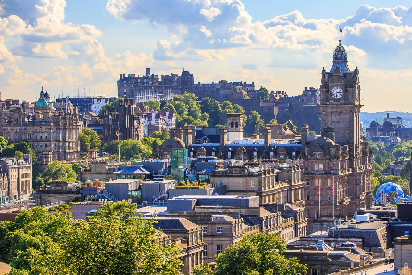 Top 5 địa điểm du lịch mùa hè Edinburgh: Khám phá thủ đô của Scotland