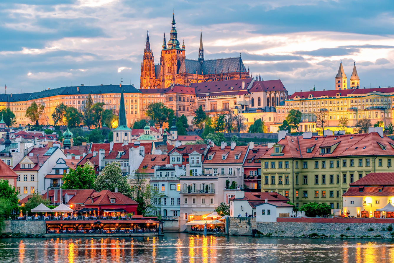 Địa điểm du lịch mùa hè ở Séc: Khám phá vẻ đẹp cổ kính và thiên nhiên thơ mộng