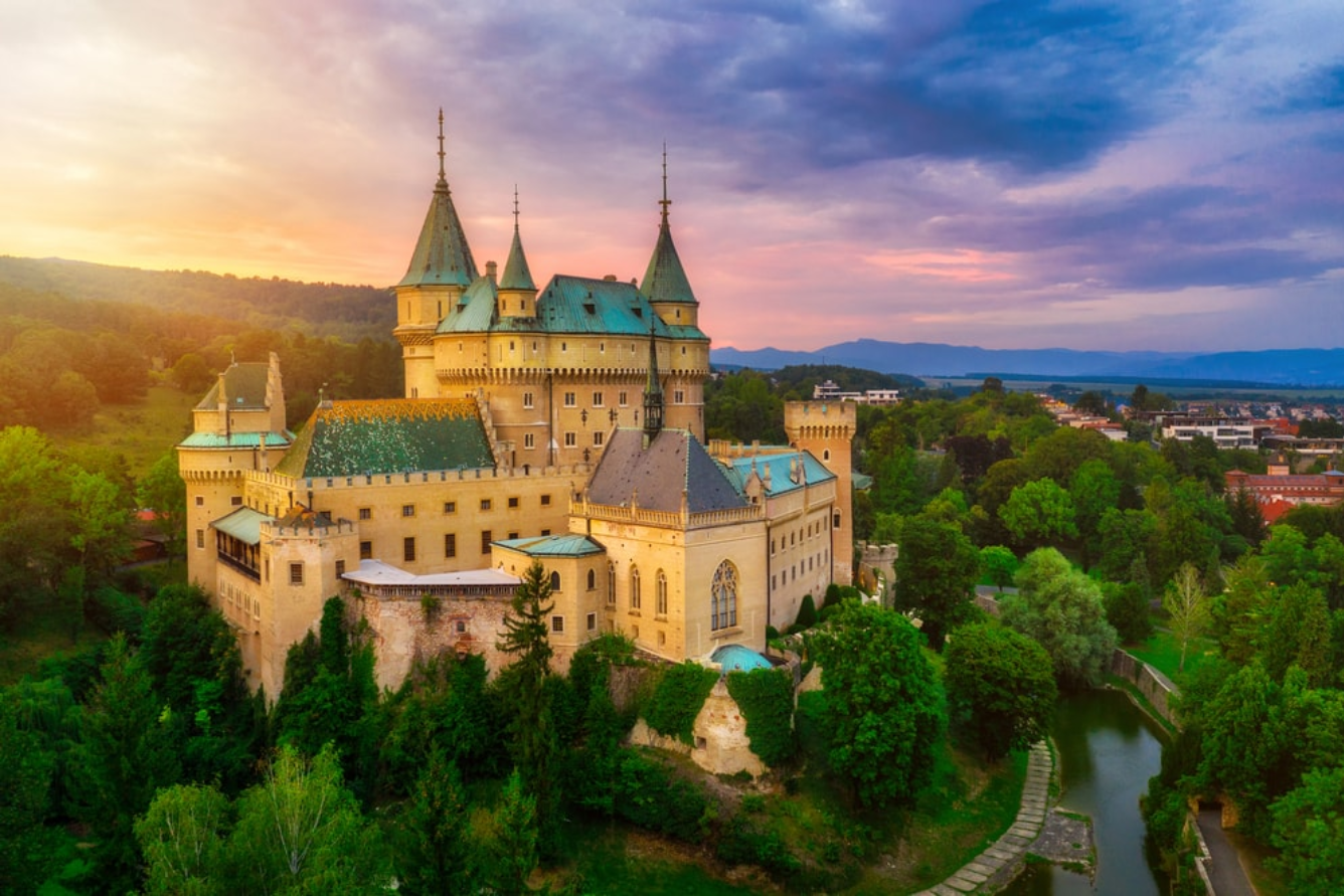 Top 5 địa điểm du lịch mùa hè Slovakia: Trải nghiệm thiên nhiên kỳ vĩ và văn hóa đặc sắc