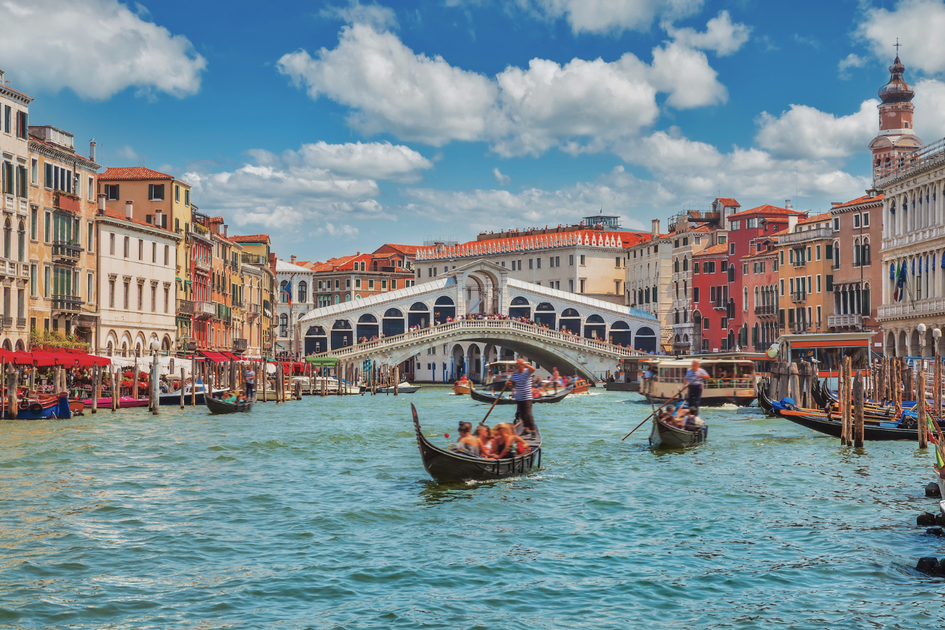 Top 5 địa điểm du lịch mùa hè Venice: Khám phá vẻ đẹp tráng lệ giữa lòng nước Ý
