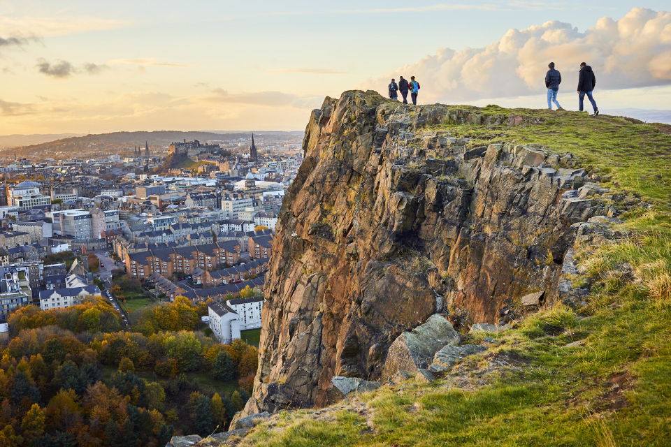 Top 10 địa điểm du lịch Scotland: Hành trình khám phá đất nước cổ tích