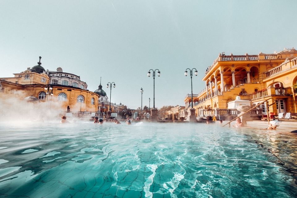 Trải nghiệm tắm khoáng tại Szechenyi Bath - Top 3 trải nghiệm tại bể bơi nổi tiếng nhất Hungary