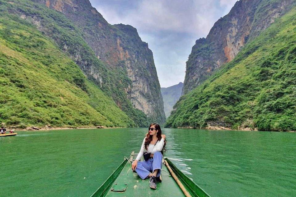 Du lịch Hà Giang trải nghiệm đi thuyền trên sông Nho Quế