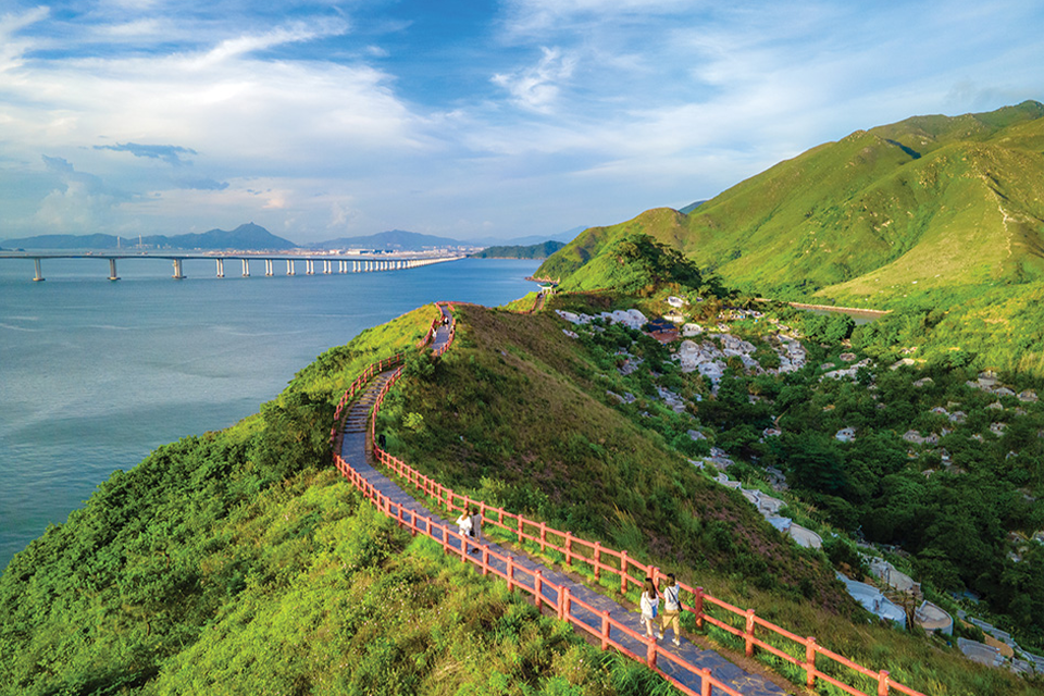 Khám phá Hồng Kông mới lạ: Hành trình từ làng chài cổ kính đến đỉnh núi hùng vĩ