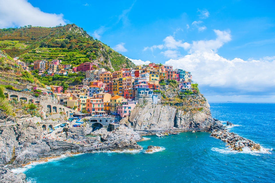 Du lịch Châu Âu ngắm Cinque Terre rực rỡ dưới nắng hè
