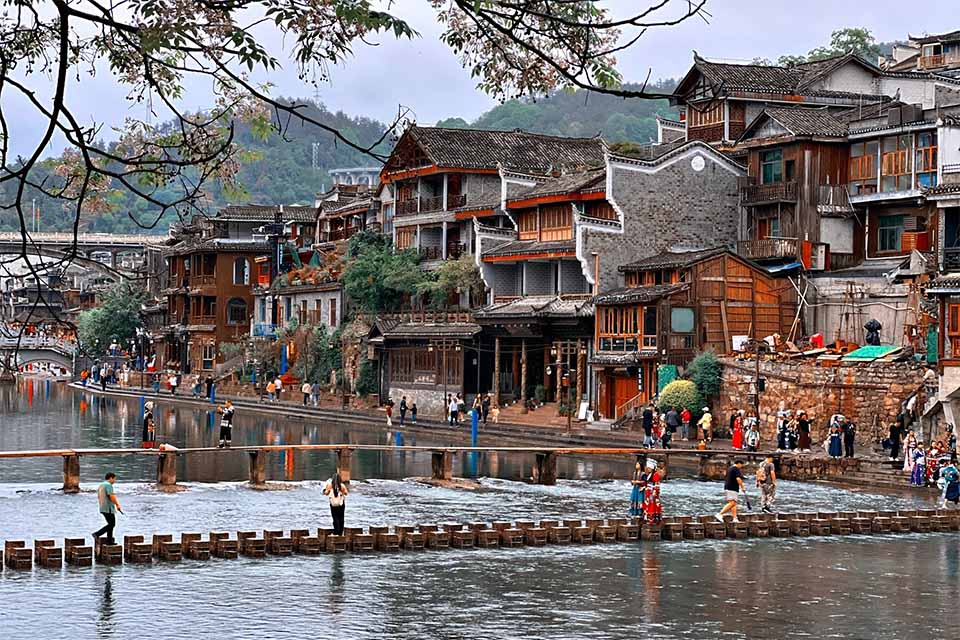Kinh nghiệm du lịch Phượng Hoàng Cổ Trấn và 8 lưu ý quan trọng cần biết