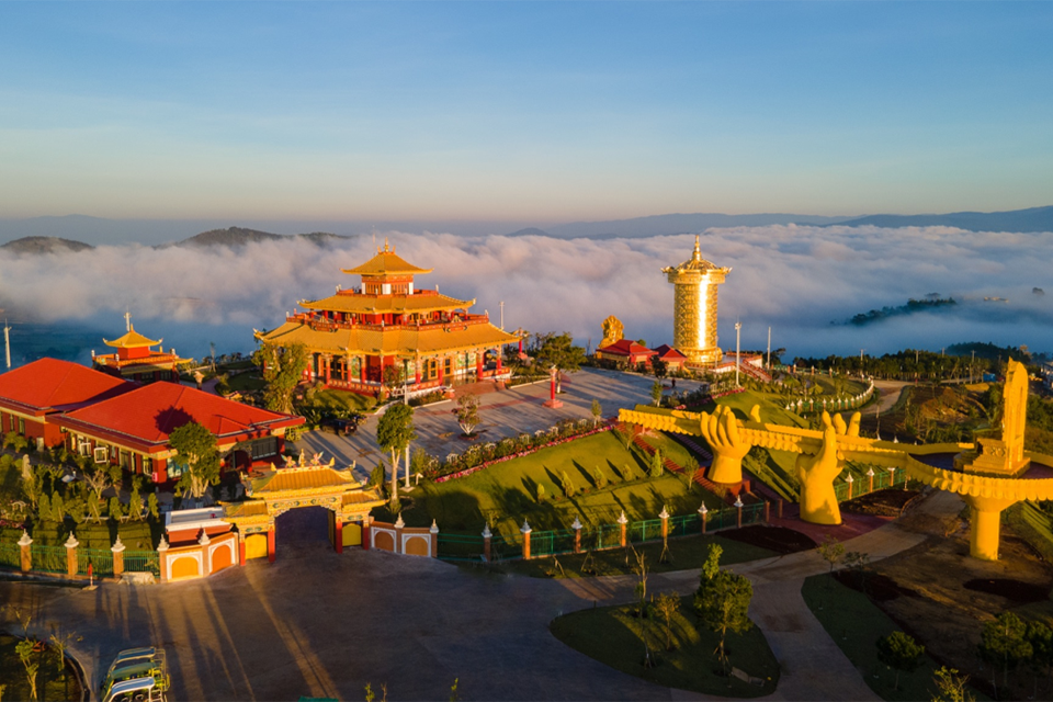 Du lịch hành hương Lâm Đồng ghé thăm Samten Hills nổi tiếng