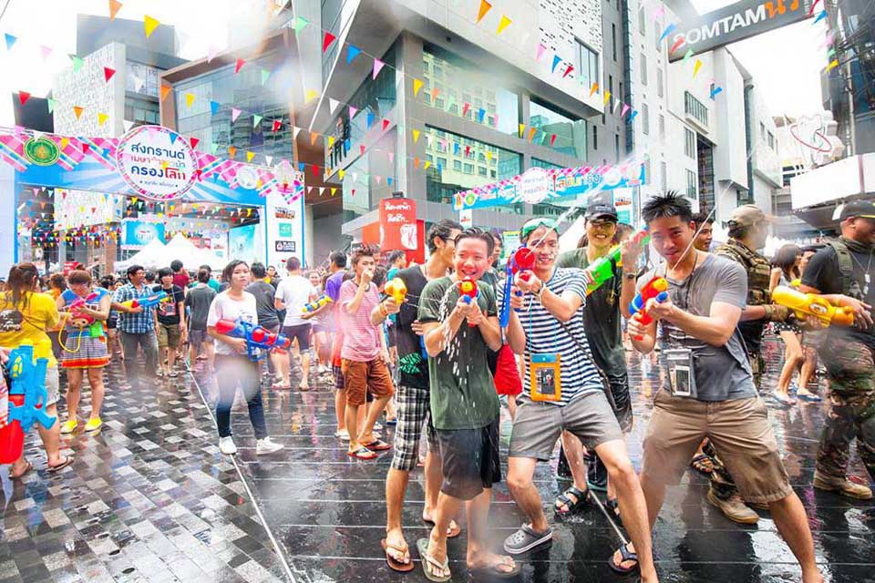 Du lịch Thái Lan vui chơi quên lối về cùng Lễ hội Té nước Songkran 2024