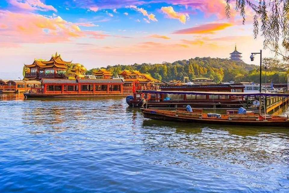 Du lịch Trung Quốc mùa hè:  Khám phá cảnh sắc và hương vị mùa hè tuyệt vời