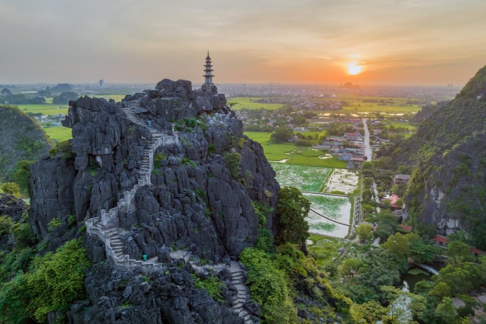 Khám phá Hang Múa - Tuyệt tác “trời ban” của Ninh Bình