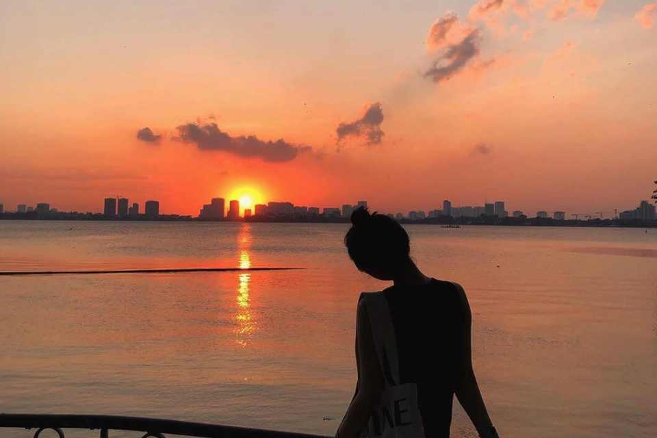 Top 5 địa điểm ngắm hoàng hôn ở Hà Nội lãng mạn nhất